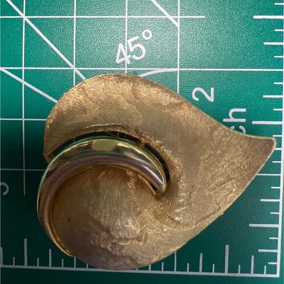 J J Puffy Heart Brooch Pin Large Brocade Textured Abstract Vintage Gold-Tone - Picture 7 of 7